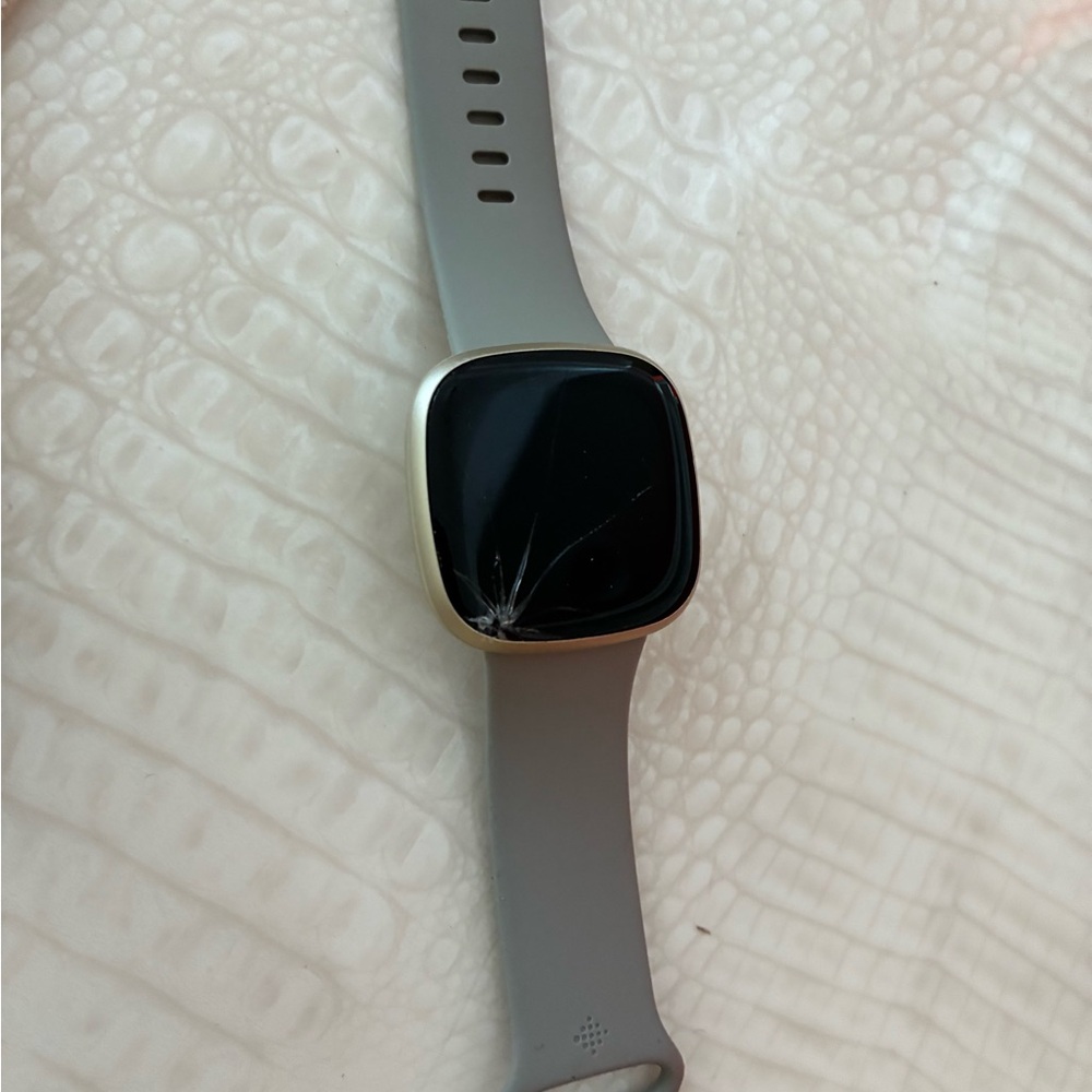 Apple.  Samsung.  Fitbit lot of 25.  for repair broken damaged - Picture 9 of 16